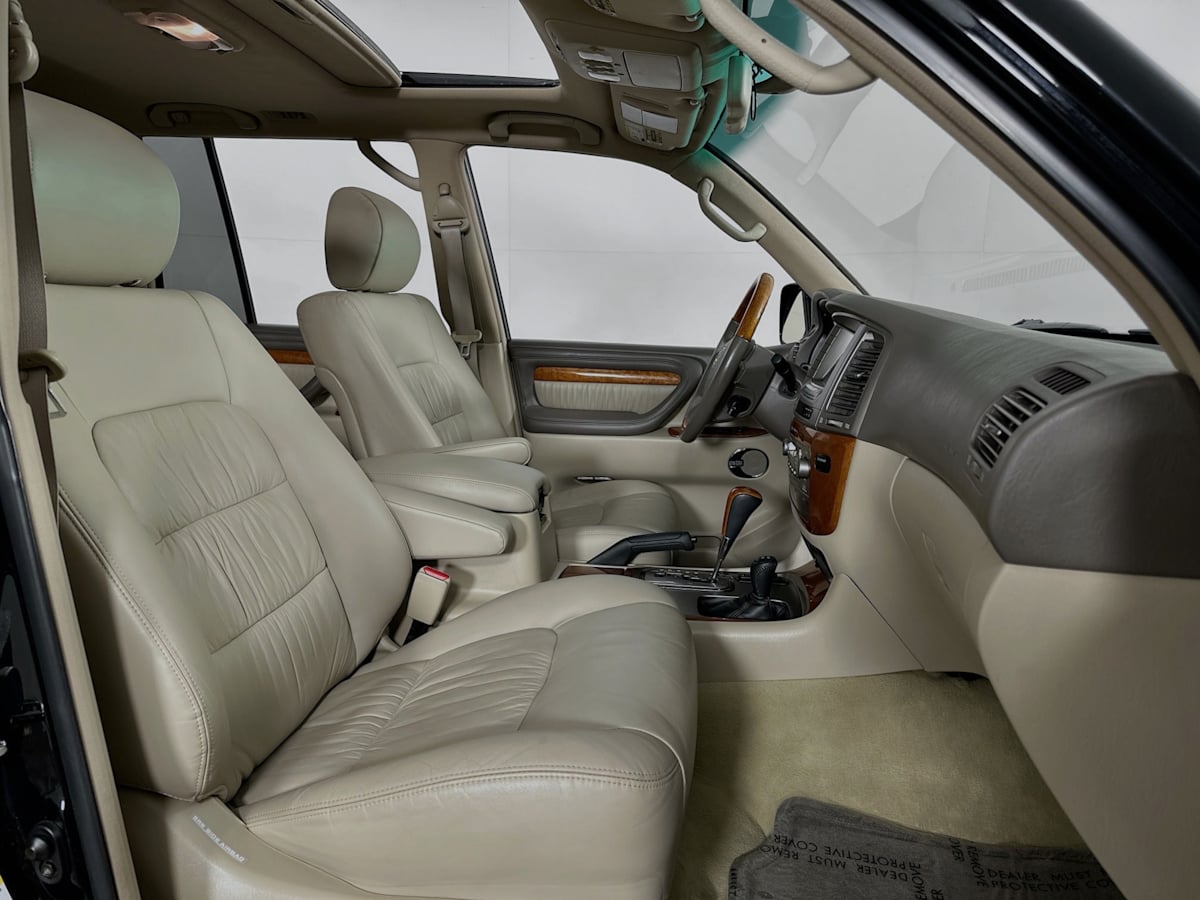 2006 Lexus LX 470 Base photo 30