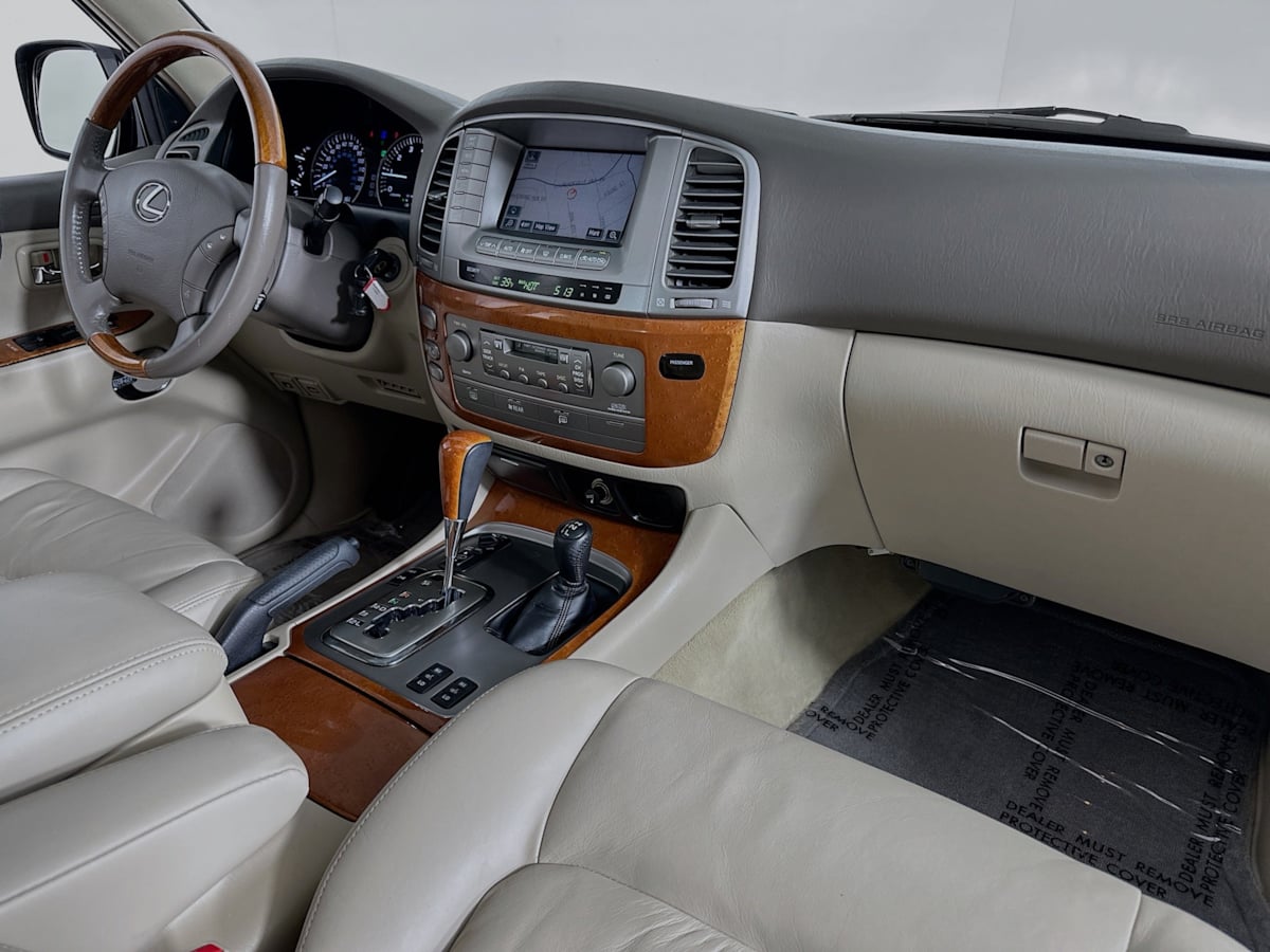 2006 Lexus LX 470 Base photo 31