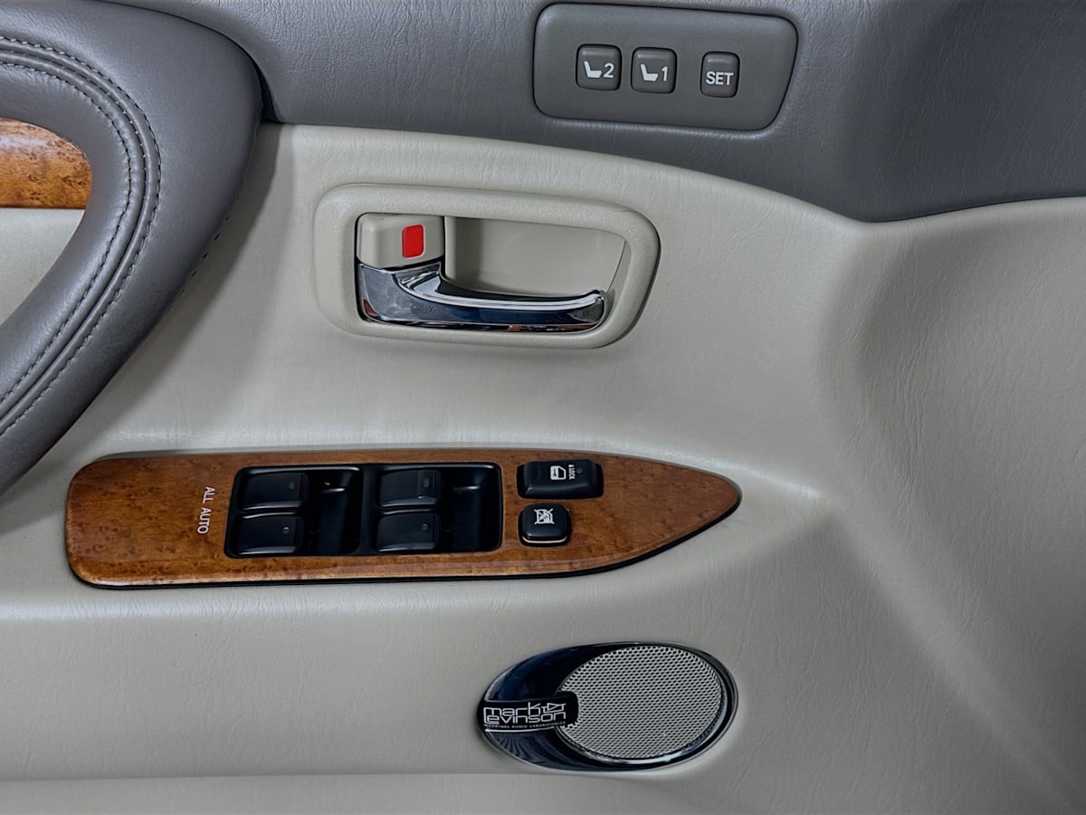 2006 Lexus LX 470 Base photo 18