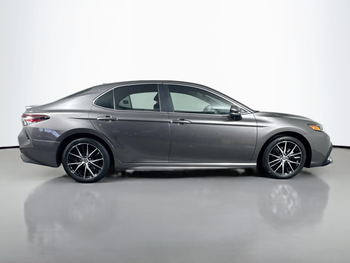 2024 Toyota Camry SE photo 4