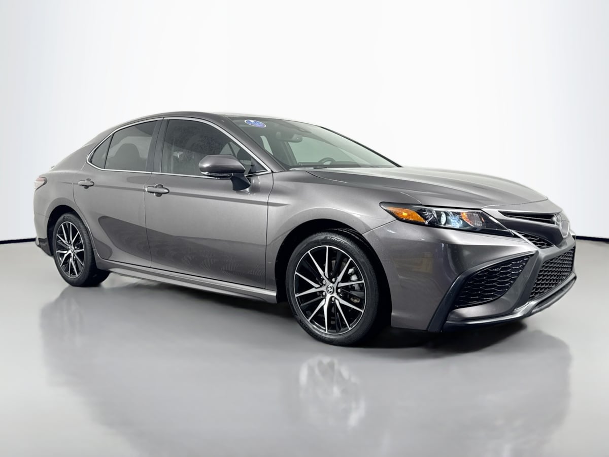 2024 Toyota Camry SE photo 3