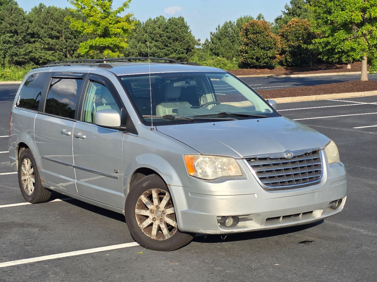 2009 Chrysler Town & Country Touring photo 3