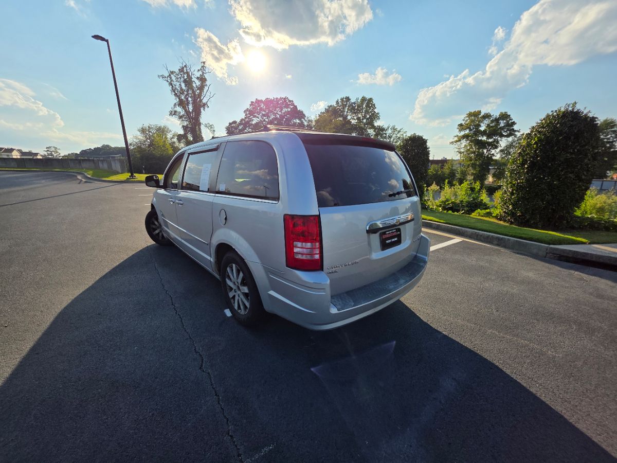 2009 Chrysler Town & Country Touring photo 4