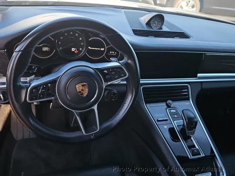 2018 Porsche Panamera 4S photo 3