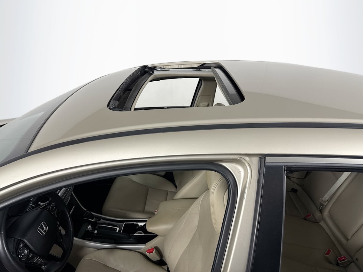 2016 Honda Accord EX-L photo 23