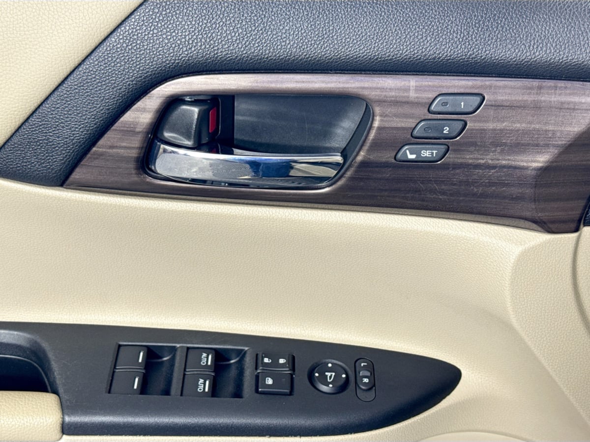 2016 Honda Accord EX-L photo 19