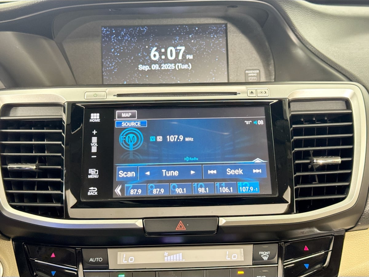 2016 Honda Accord EX-L photo 14
