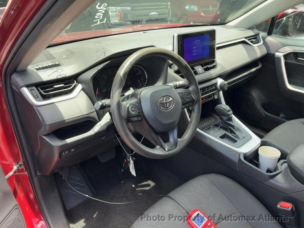 2023 Toyota RAV4 XLE photo 2