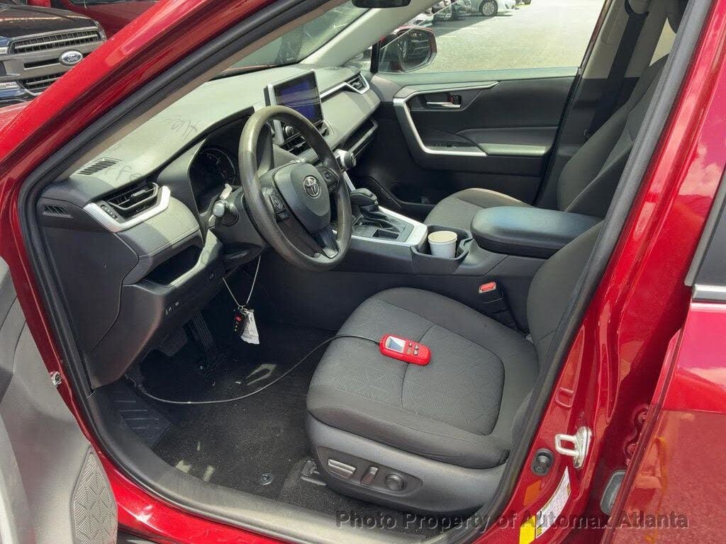 2023 Toyota RAV4 XLE photo 3