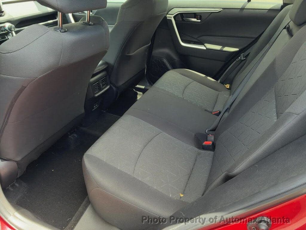 2023 Toyota RAV4 XLE photo 4