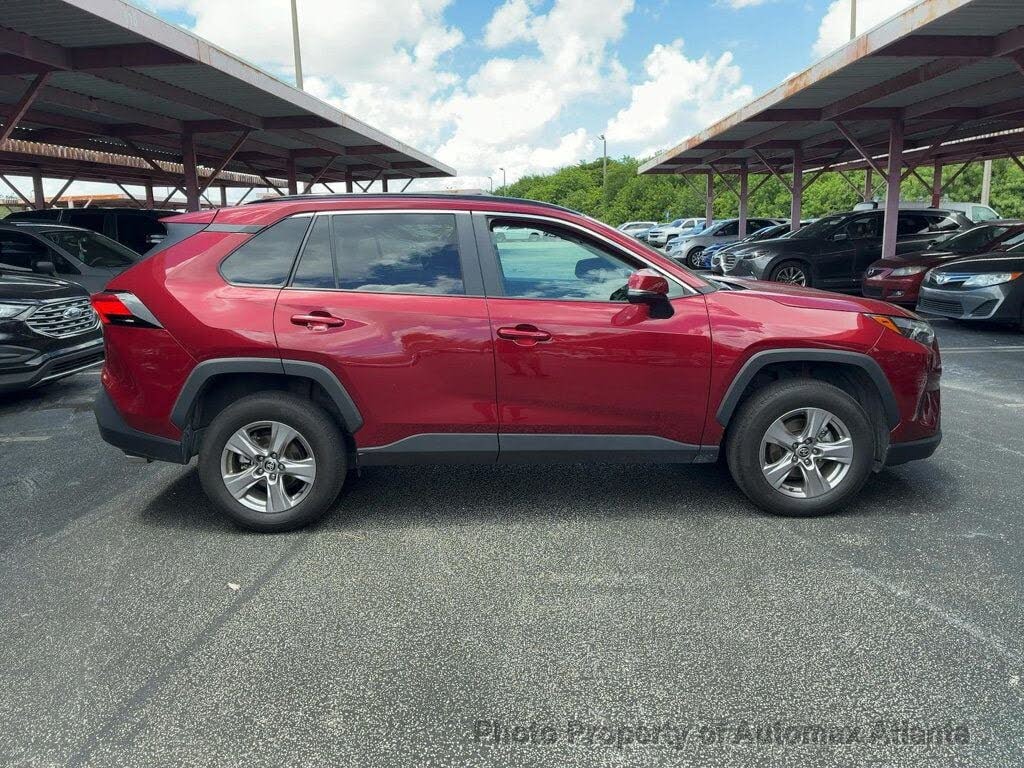 2023 Toyota RAV4 XLE photo 7
