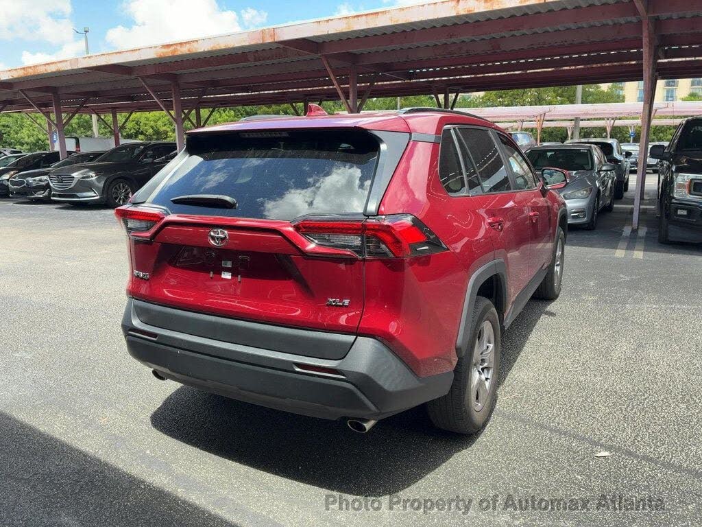 2023 Toyota RAV4 XLE photo 8