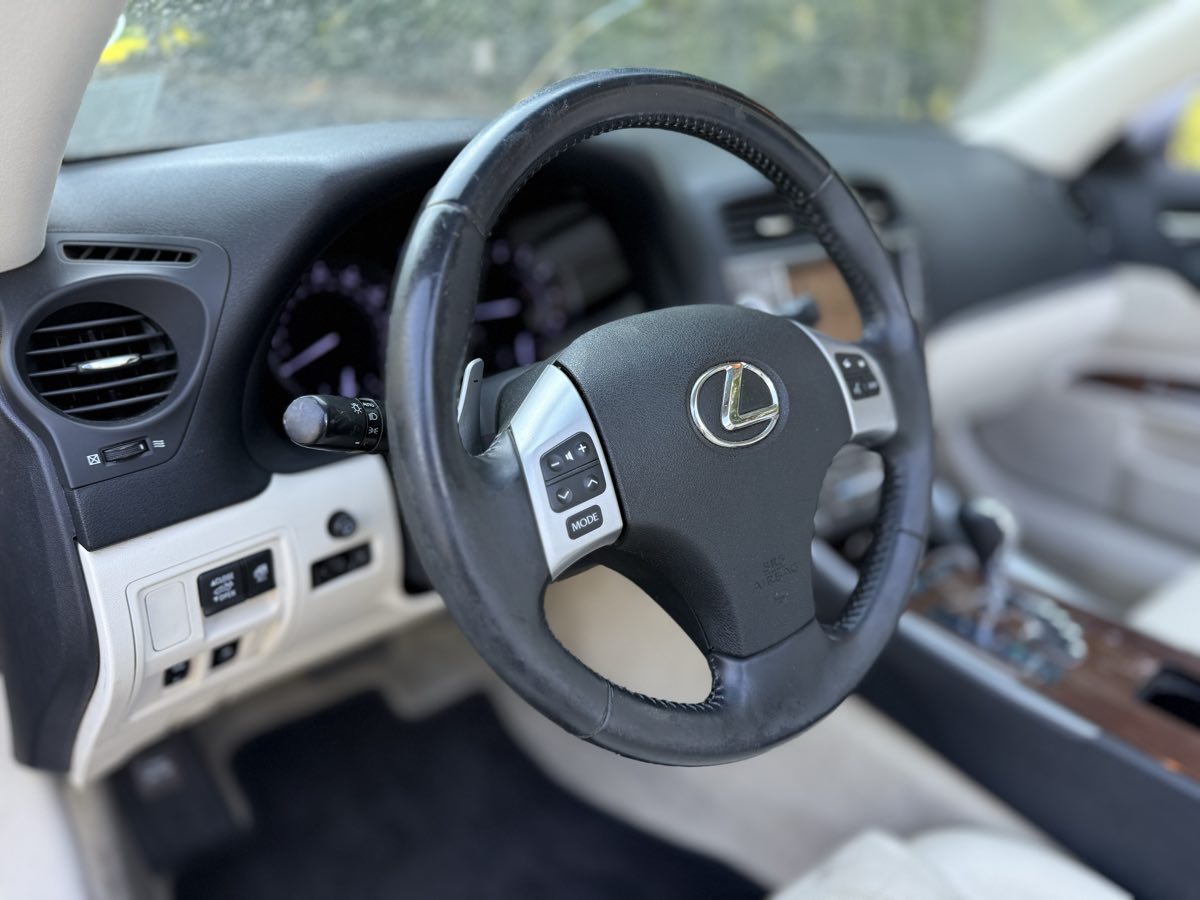 2012 Lexus IS 250C photo 9