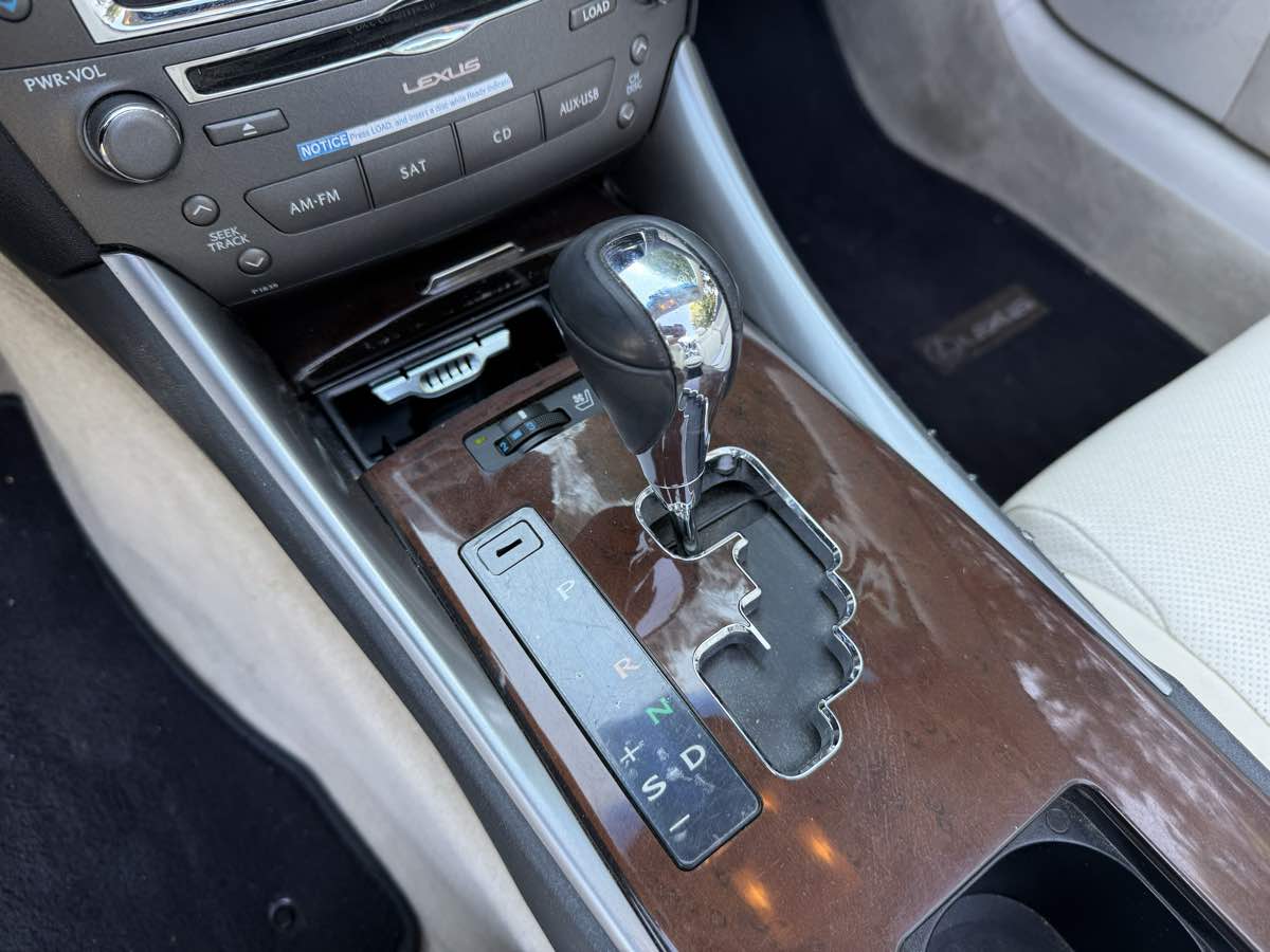 2012 Lexus IS 250C photo 10