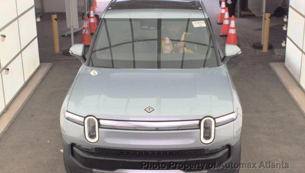 2025 Rivian R1T Adventure photo 3