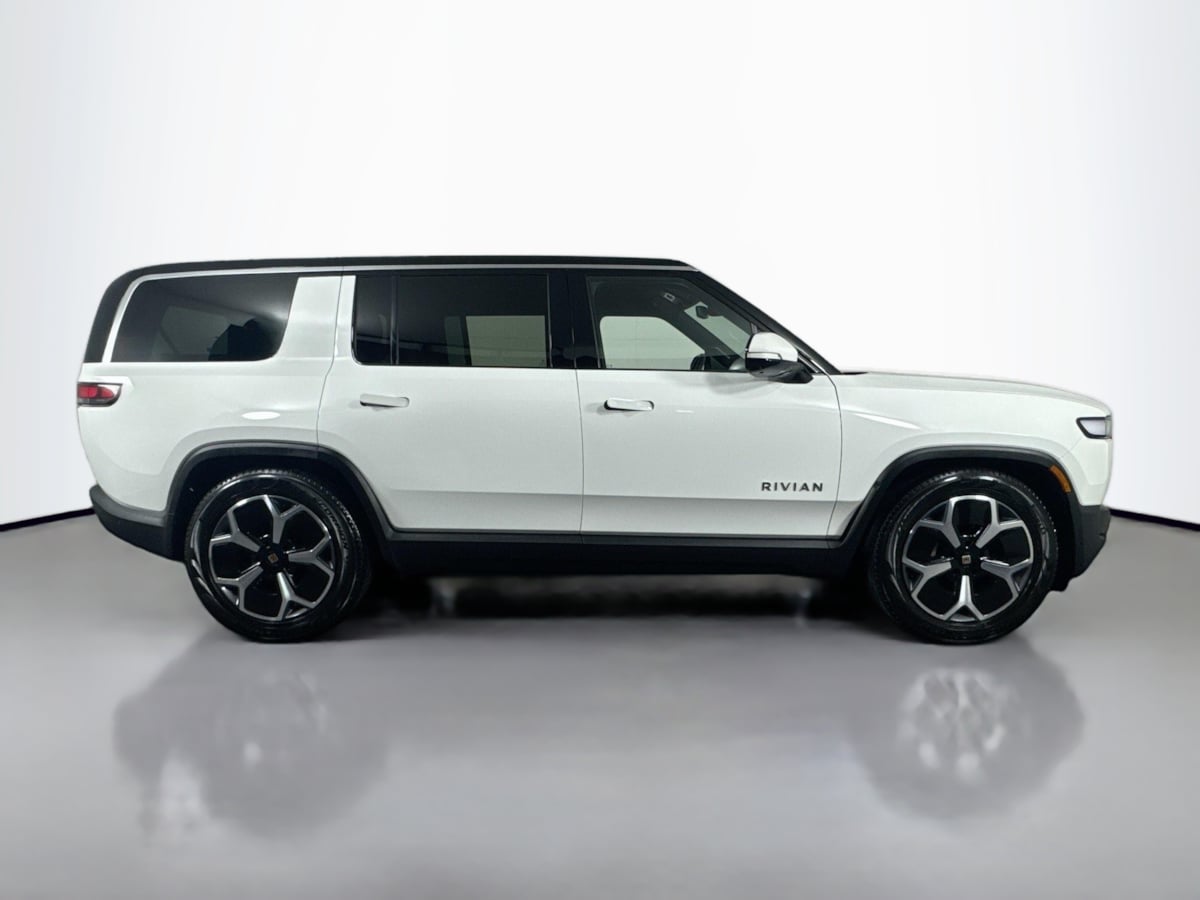 2024 Rivian R1S Adventure photo 3