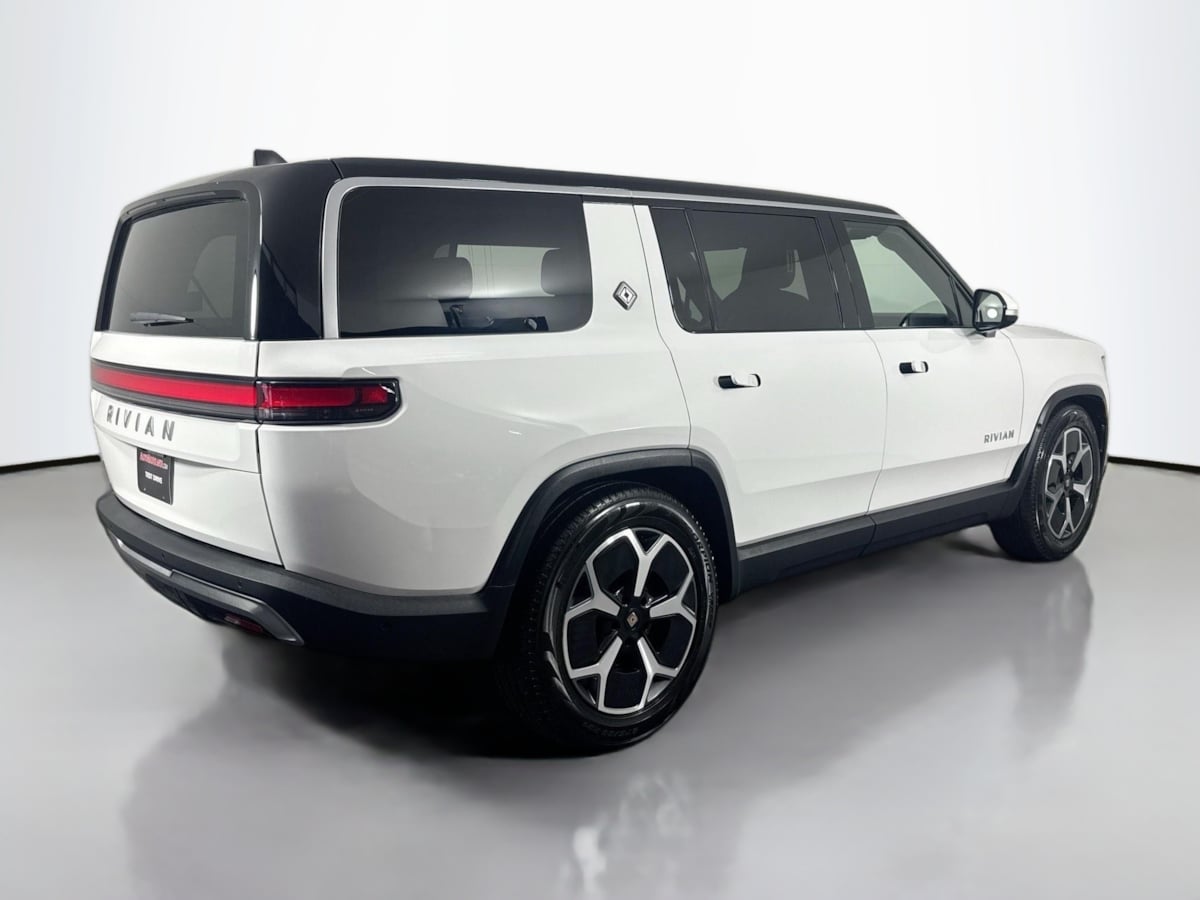 2024 Rivian R1S Adventure photo 4