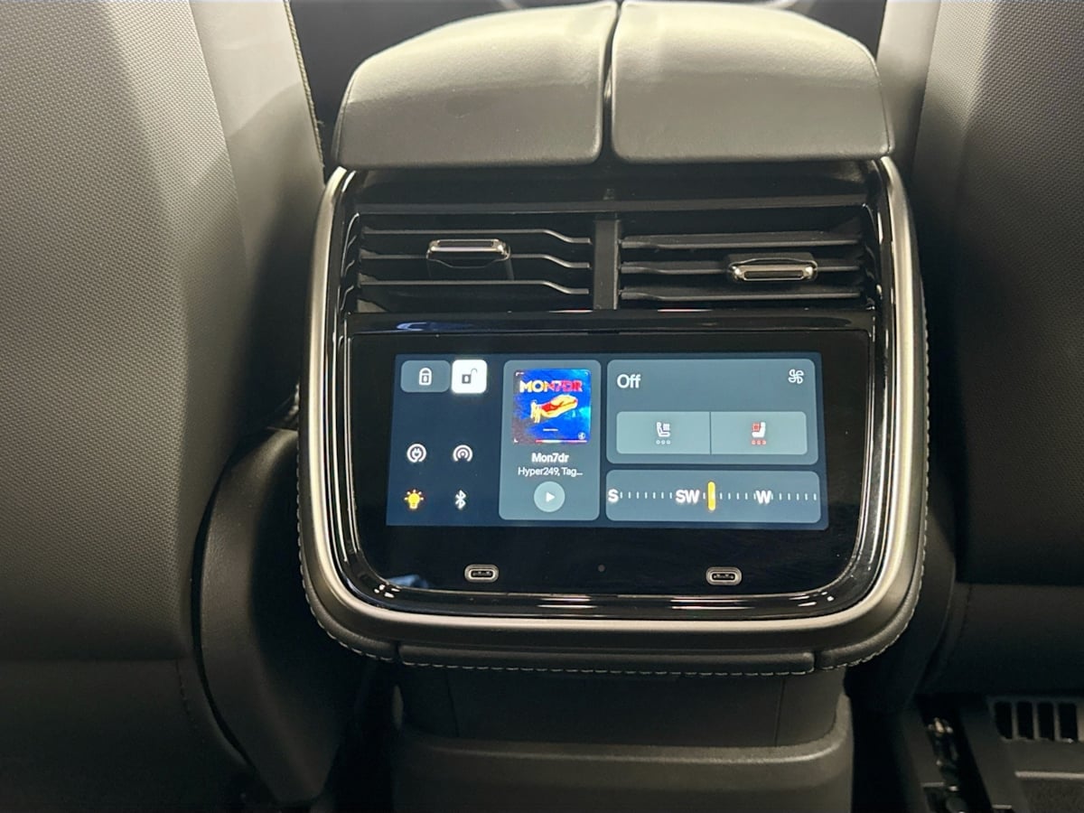 2024 Rivian R1S Adventure photo 24
