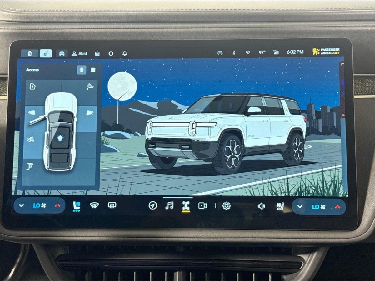 2024 Rivian R1S Adventure photo 10