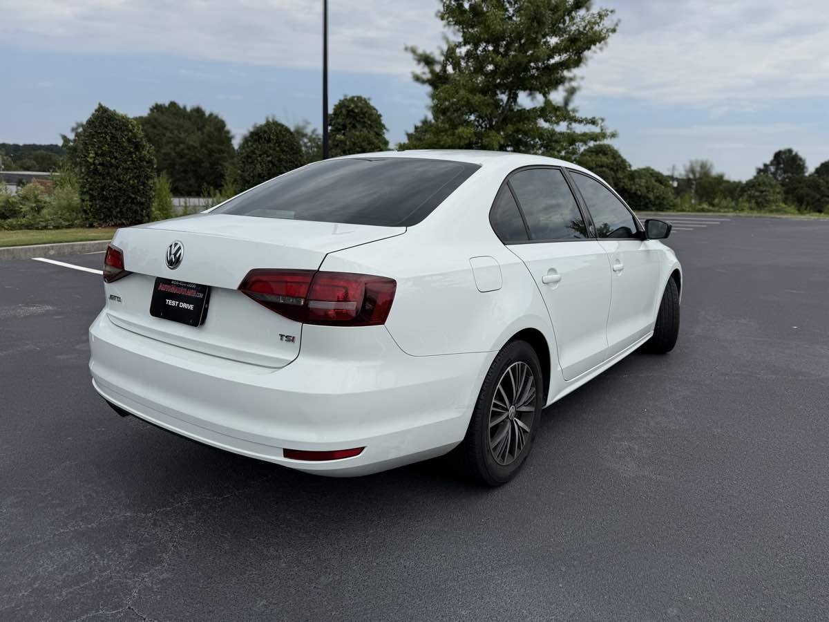 2018 Volkswagen Jetta 1.4T Wolfsburg Edition photo 3