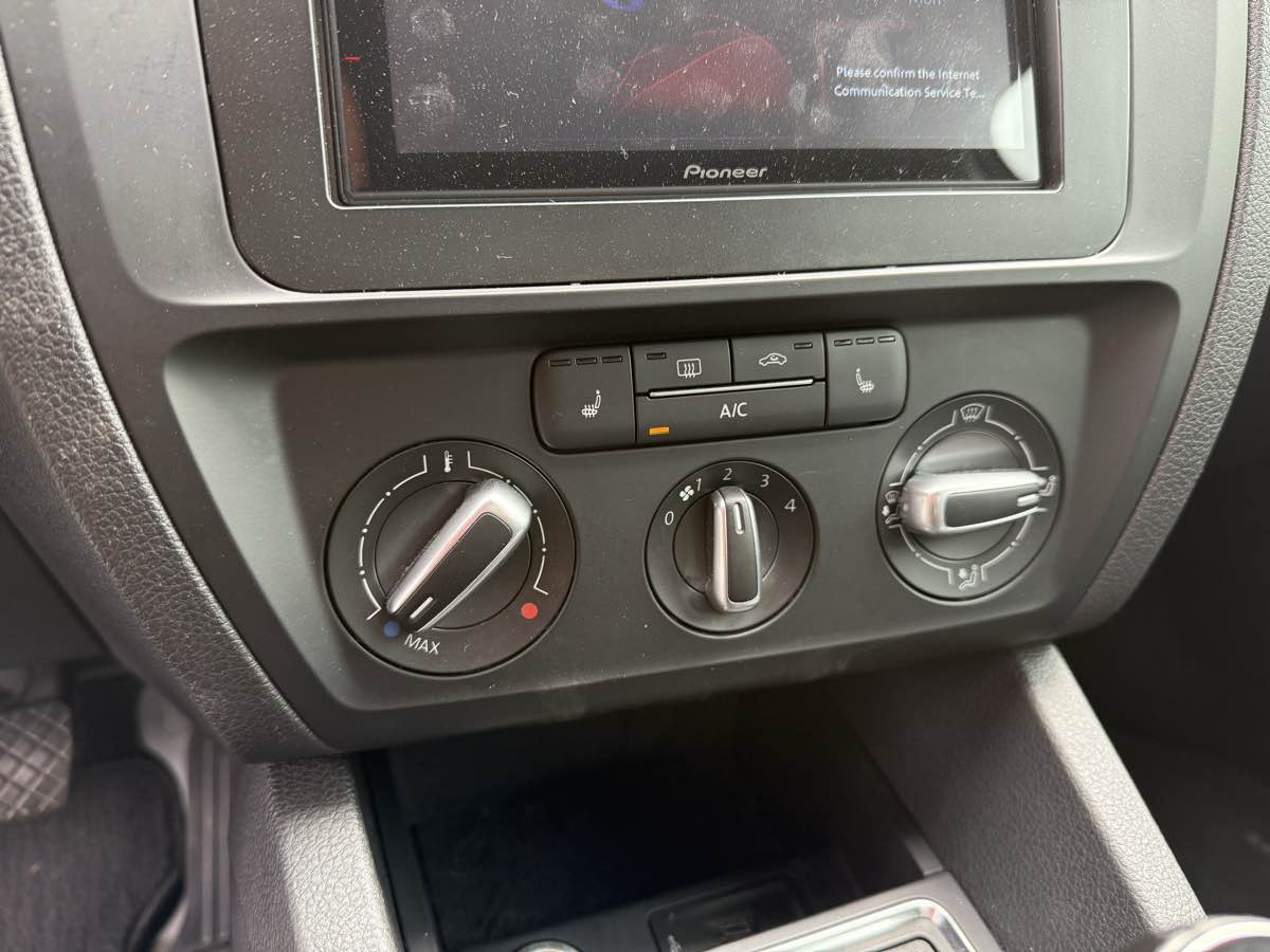 2018 Volkswagen Jetta 1.4T Wolfsburg Edition photo 8