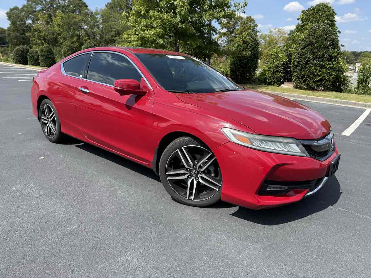 2017 Honda Accord Touring photo 4