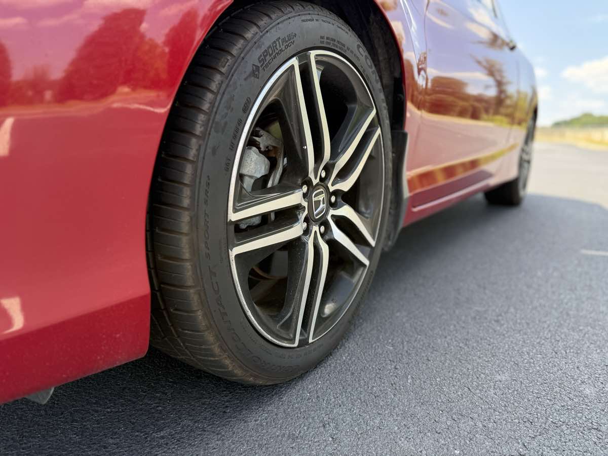 2017 Honda Accord Touring photo 6
