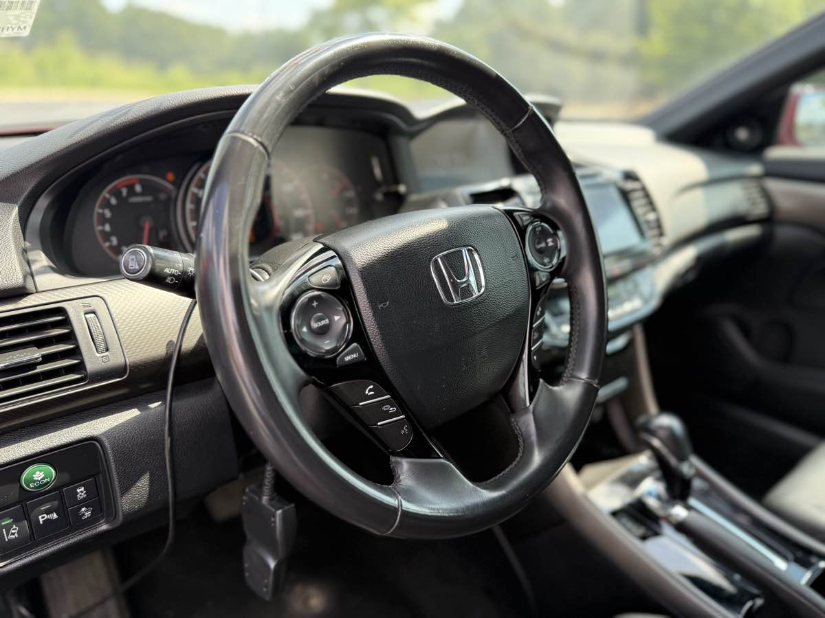 2017 Honda Accord Touring photo 9