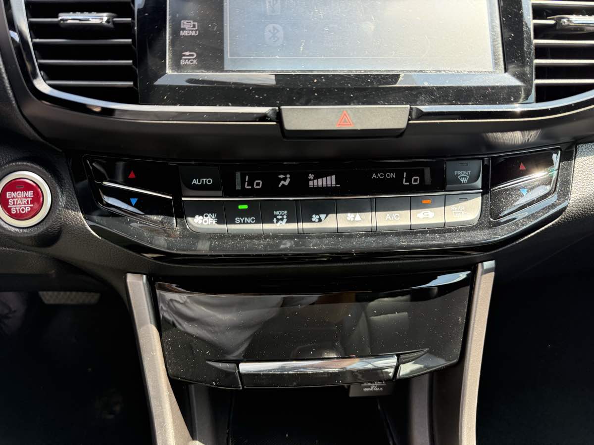 2017 Honda Accord Touring photo 11