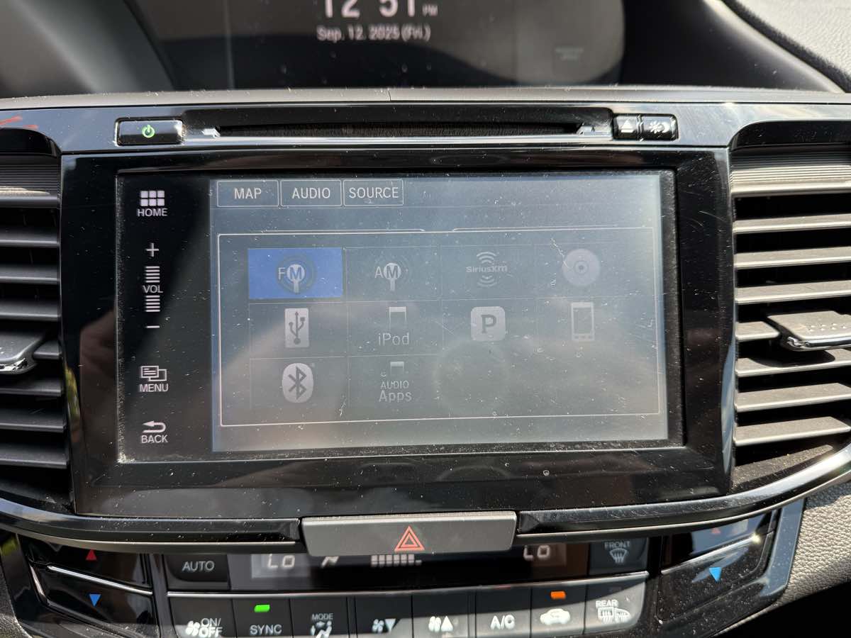 2017 Honda Accord Touring photo 12