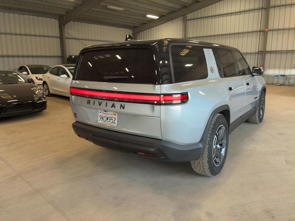 2025 Rivian R1S Adventure photo 10