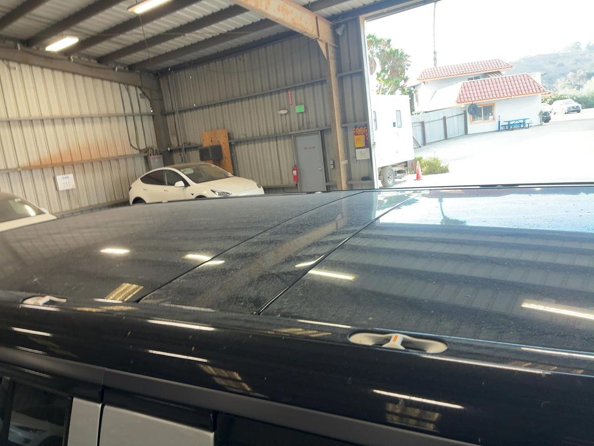 2025 Rivian R1S Adventure photo 9