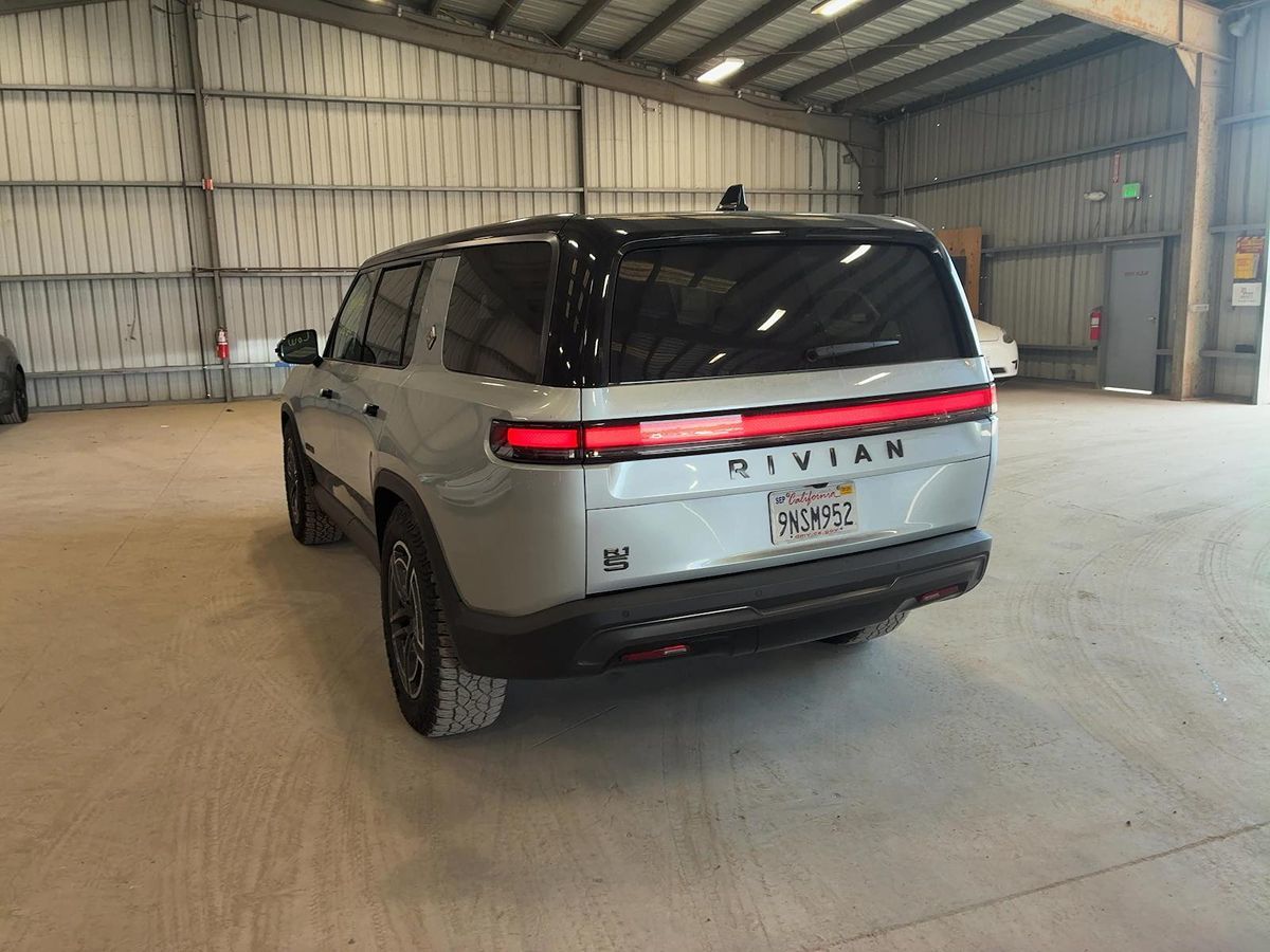 2025 Rivian R1S Adventure photo 12