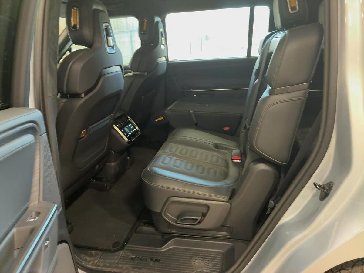 2025 Rivian R1S Adventure photo 8