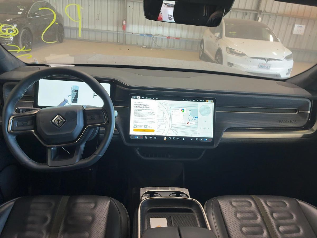 2025 Rivian R1S Adventure photo 5