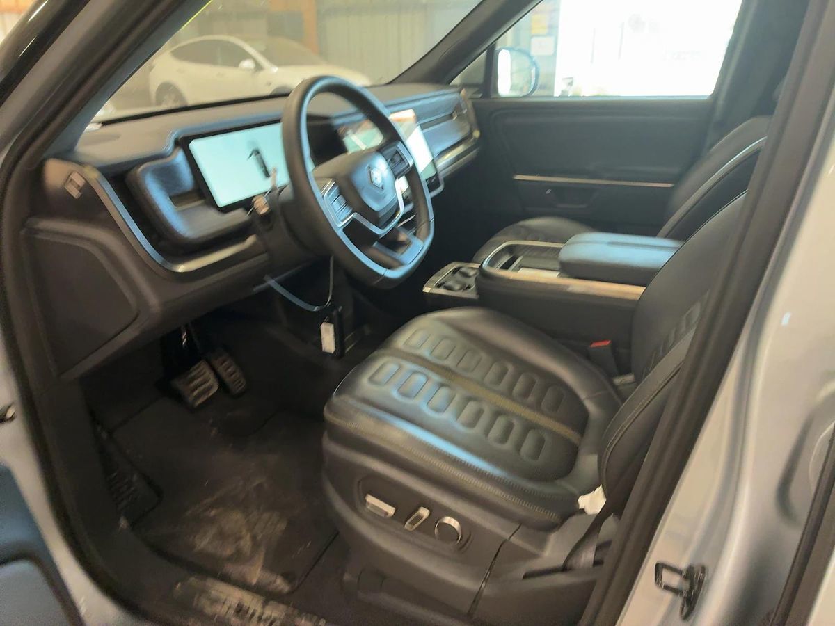 2025 Rivian R1S Adventure photo 7