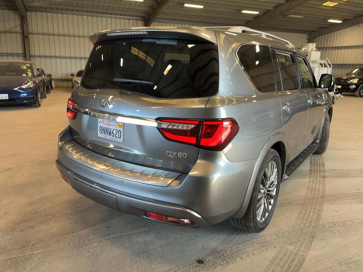 2019 Infiniti QX80 Luxe photo 10