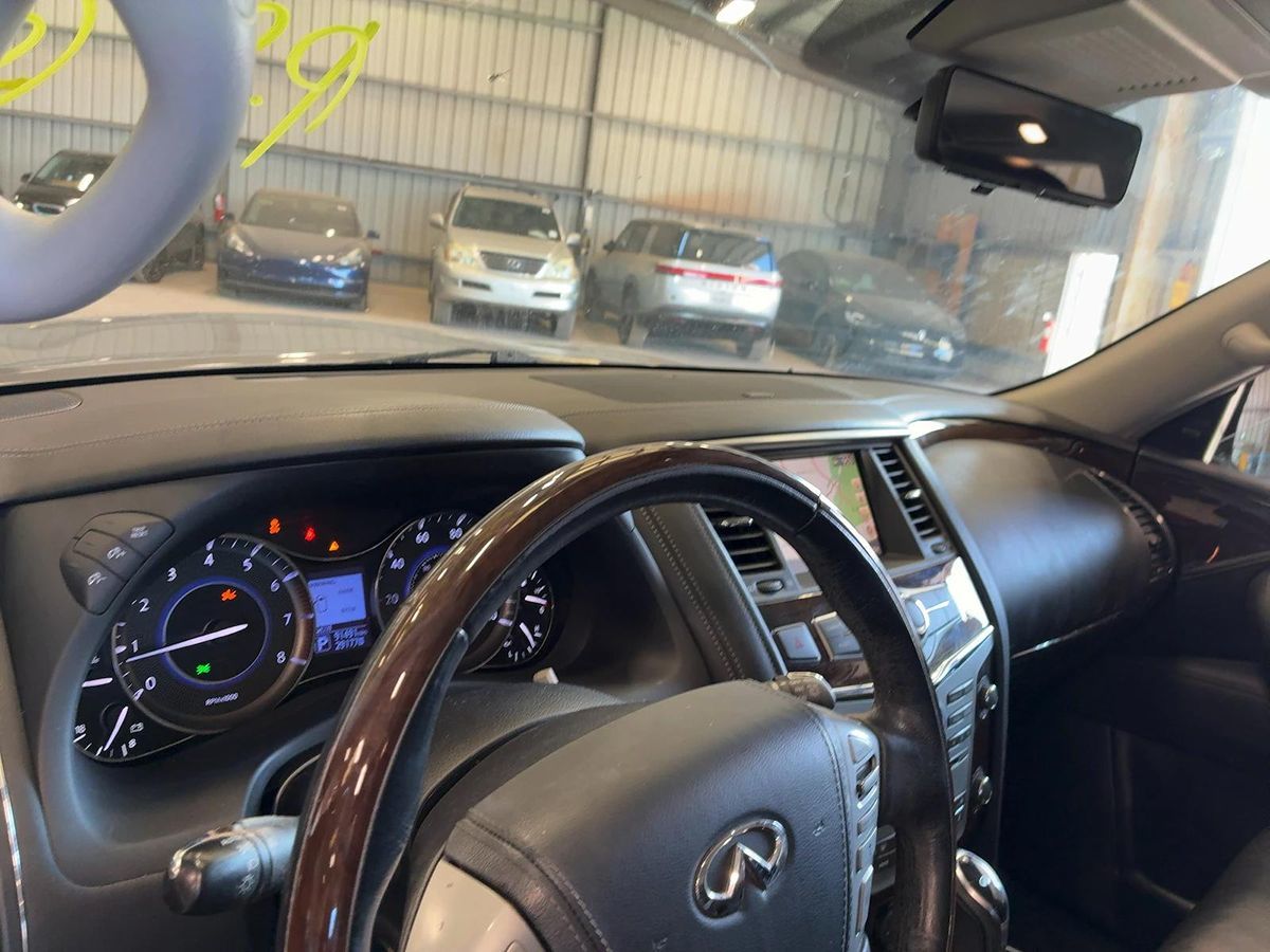 2019 Infiniti QX80 Luxe photo 6