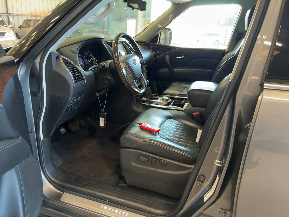2019 Infiniti QX80 Luxe photo 7