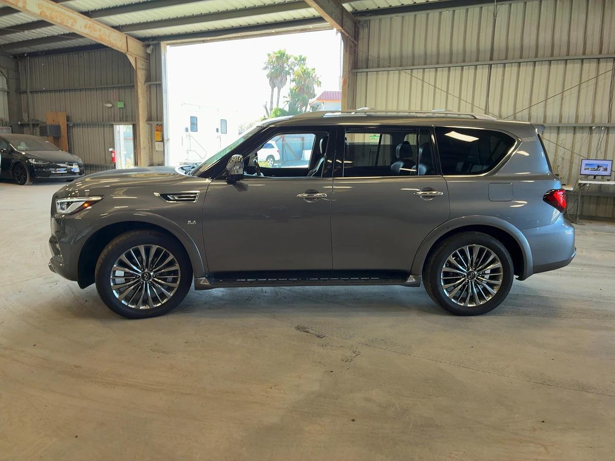 2019 Infiniti QX80 Luxe photo 5