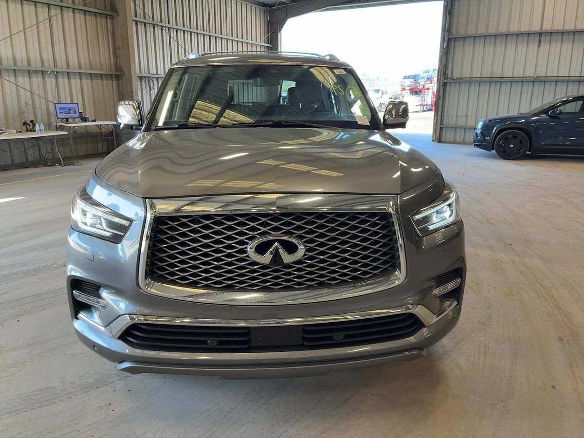 2019 Infiniti QX80 Luxe photo 2