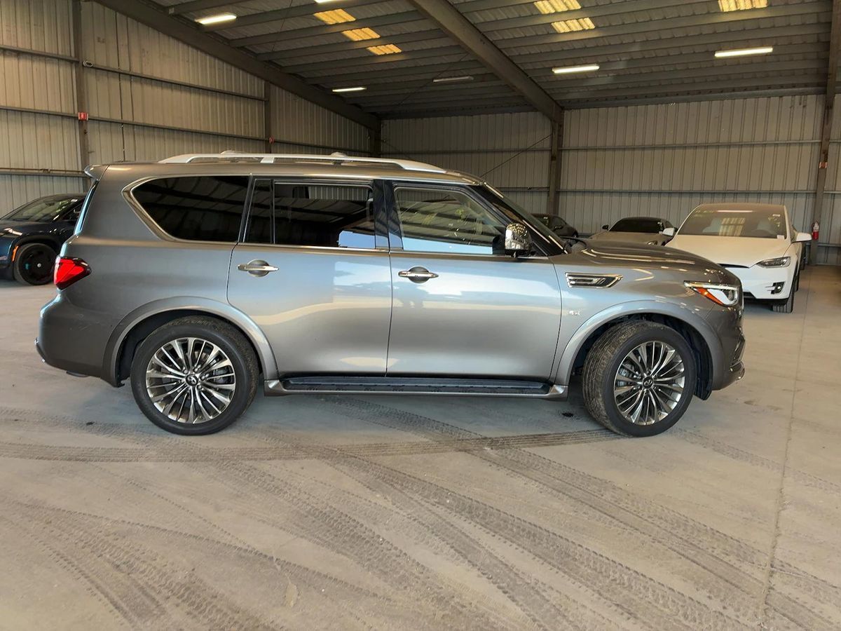 2019 Infiniti QX80 Luxe photo 4