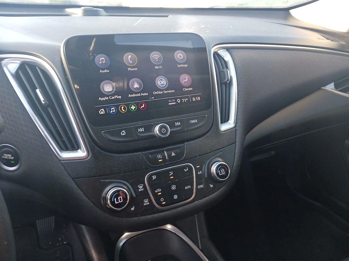 2021 Chevrolet Malibu 1LT photo 2