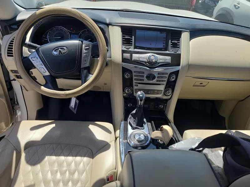 2019 Infiniti QX80 Luxe photo 3