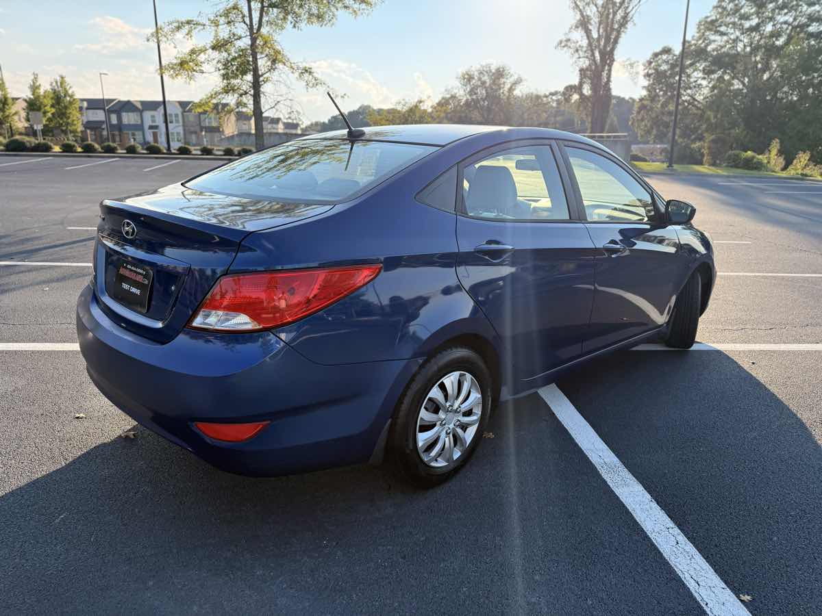 2017 Hyundai Accent SE photo 3