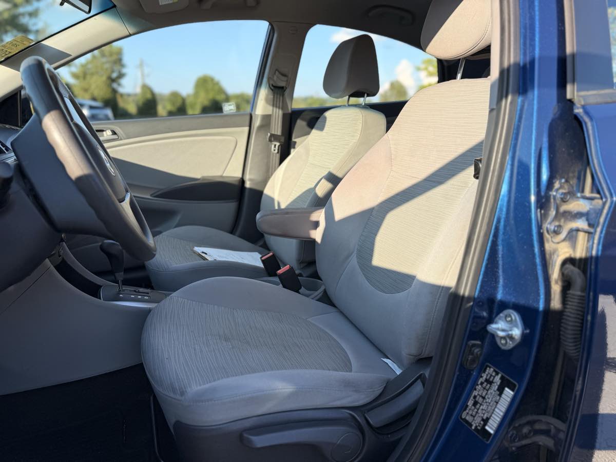 2017 Hyundai Accent SE photo 6