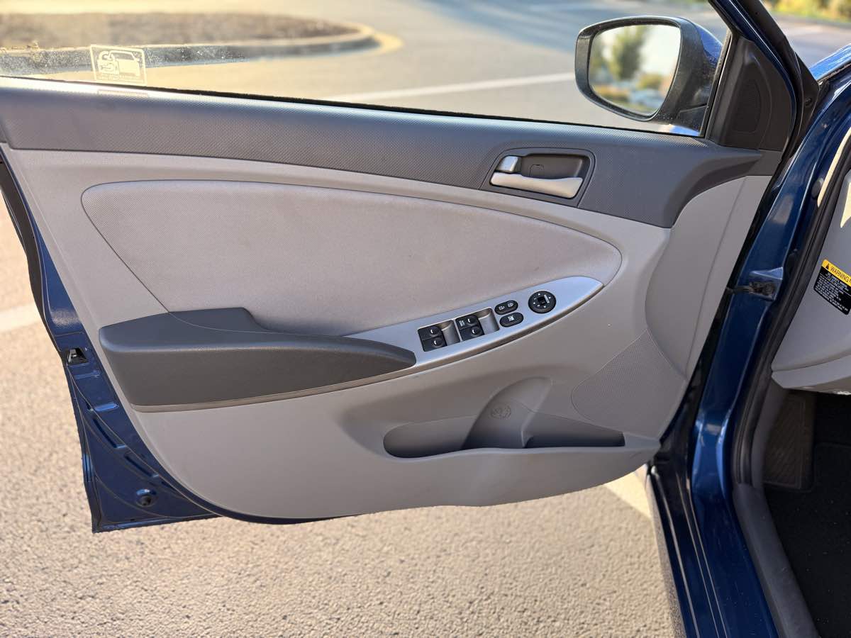 2017 Hyundai Accent SE photo 8