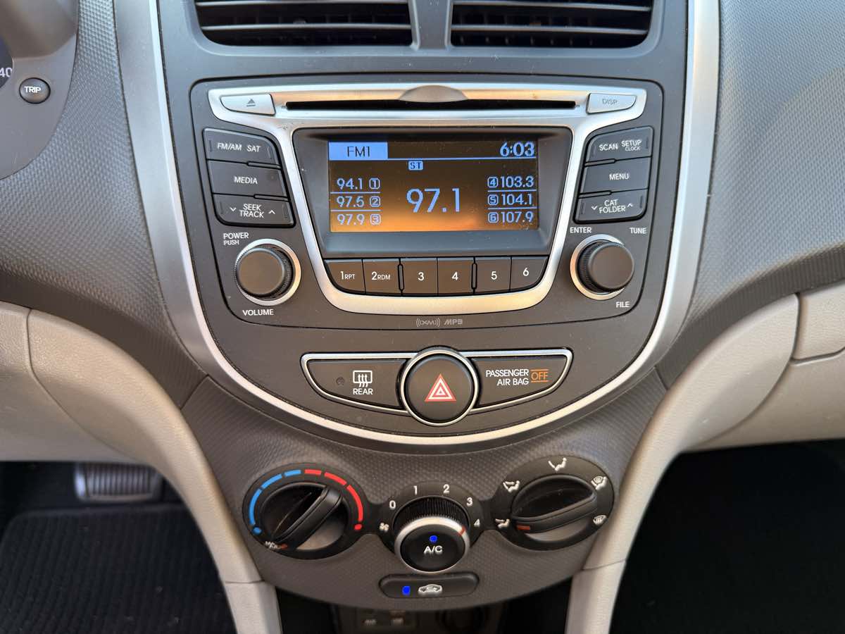 2017 Hyundai Accent SE photo 11