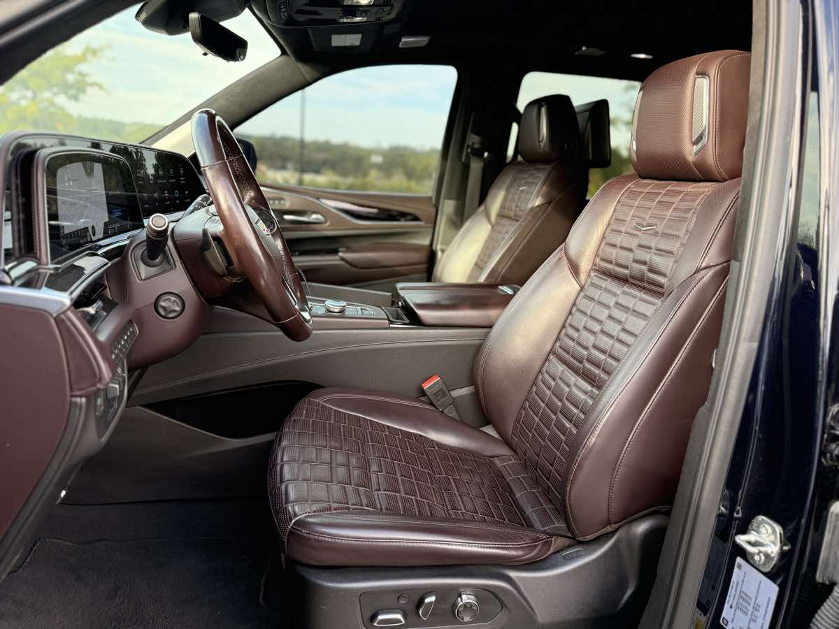 2021 Cadillac Escalade Sport Platinum photo 4