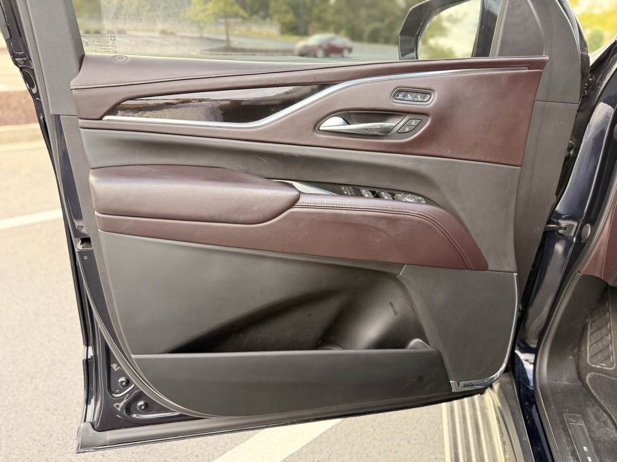 2021 Cadillac Escalade Sport Platinum photo 6